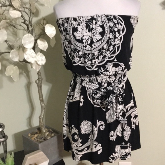 White House Black Market Tops - WHITE HOUSE BLACK MARKET STRAPLESS